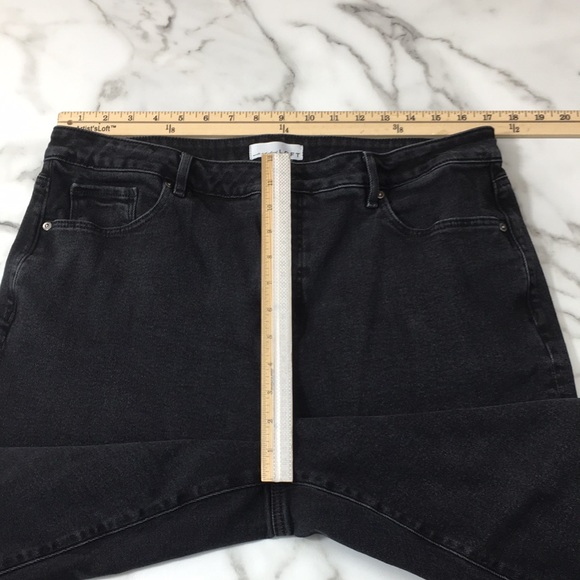 LOFT Curvy High Rise Straight Crop Jeans Womens 32/14 Black Cotton Denim Raw Hem - Picture 6 of 13